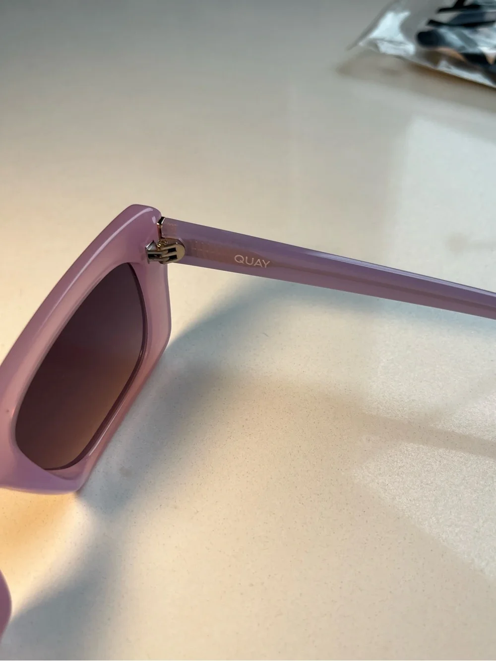 QUAY The DL sunglasses -  Pastel Purple Lilac frame / smoke lens - NWT